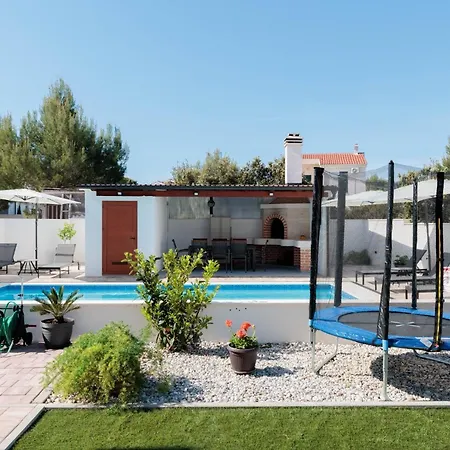 بيت للعطل Family Friendly House With A Swimming Pool Zaton, Zadar - 24013